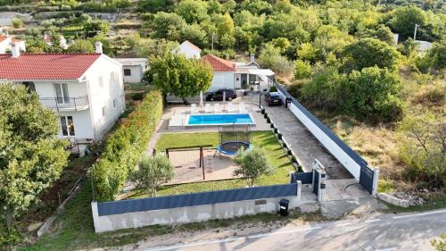 Sestanovac Villa | Private Pool Villa with Jacuzzi & Mountain View near Makarska