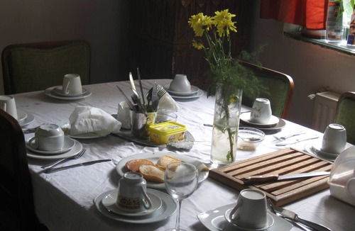 Gara de Nord House | Private room in a 1920's charming historic vila, close to the main train station