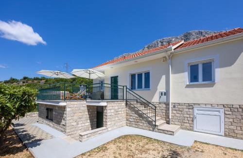 Kastel Sucurac Villa | Private Villa Golden Hour with a view of Split area