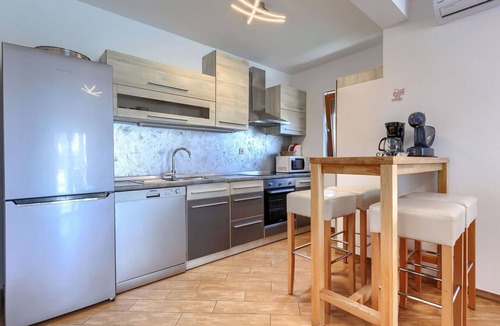 Pinezici House | Private Villa with A/C, private pool, WIFI, hot tub, TV, terrace, pets allowed, panoramic view