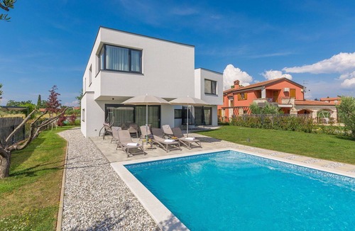 Novigrad Villa | Private Villa with hot tub, WIFI, A/C, private pool, TV, patio, pets allowed, panoramic view