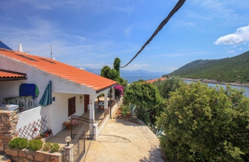 Pokrivenik House | Private Zarače Bay 50m to Sea Best in June. June: 26-30°C, Empty Beach