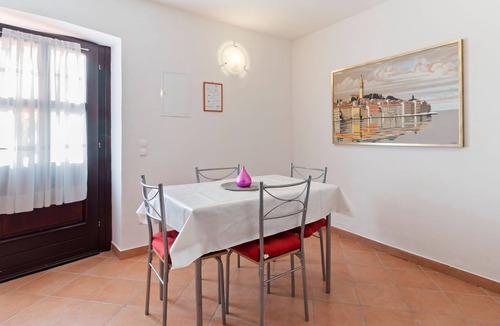 Krmed House | Quaint Apartment in Rovinj with Terrace