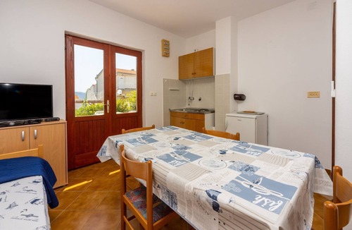 Povile Apartment | Quiet studio apartment just 250 metres from the beach with sea view, parking space, barbecue