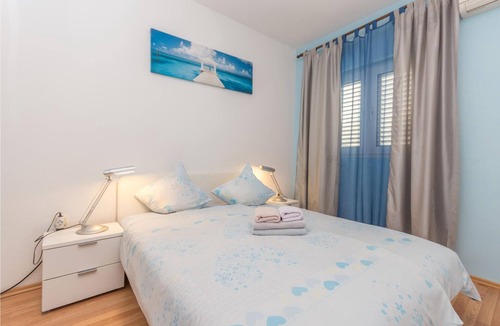 Gornji Karin Apartment | Relax from everyday stress in one of these cozy and practically furnished vacation apartments in Kar