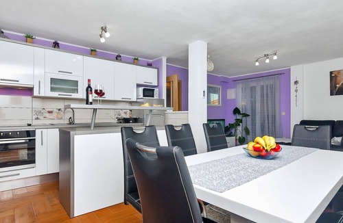 Tucepi House | Renoviertes Ferienhaus in Tučepi mit Privatem Pool by Interhome