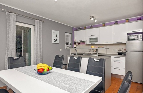 Tucepi House | Renoviertes Ferienhaus in Tučepi mit Privatem Pool by Interhome