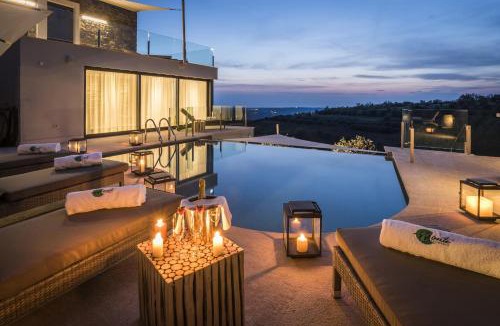 Buje Villa | Residence Monte near Umag for 10 people with heated infinity pool, spa & play room