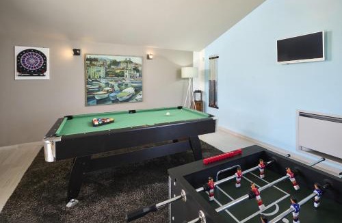 Buje Villa | Residence Monte near Umag for 10 people with heated infinity pool, spa & play room