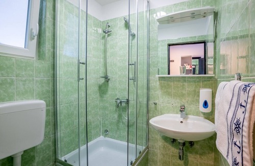 Porat Apartment | Restaurant & Rooms Nino/Room 4