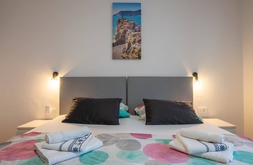 Porat Apartment | Restaurant & Rooms Nino/Room 4