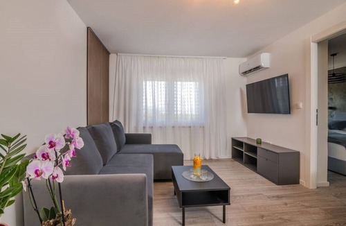 Porat Apartment | Restaurant & Rooms Nino/Room 7