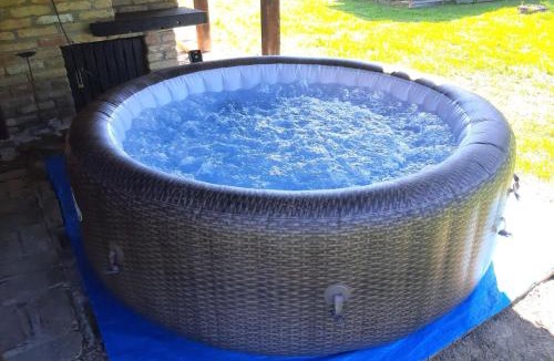 Sisak-Moslavina House | Riverside House With Hot Tub - Happy Rentals