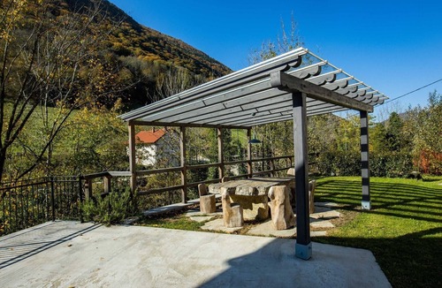 Tolmin Apartment | Riverside Rustic Ridge Apartments with Balcony - Three Bedroom Apartment with Balcony