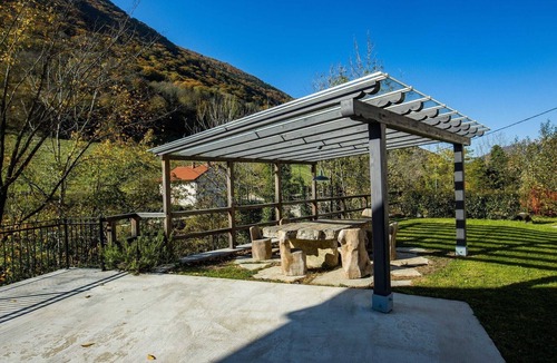 Tolmin Apartment | Riverside Rustic Ridge Apartments with Balcony - Three Bedroom Apartment with Balcony