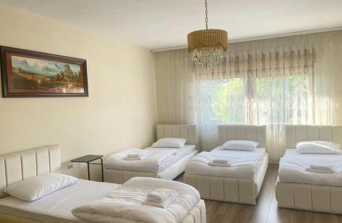 Prizren Apartment | Riverside2026 - Manzaraya Karşı Sabah Kahvesi
