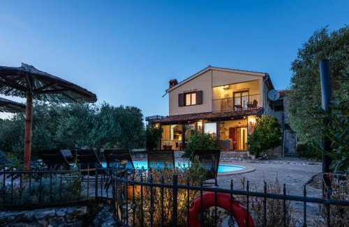 Rogoznica Villa | Rogoznicka oaza 2 in Zecevo Rogoznicko - Haus für 16 Personen