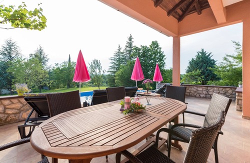 Topid House | Romantic Holiday Home with pool and large garden, surrounded by greenery