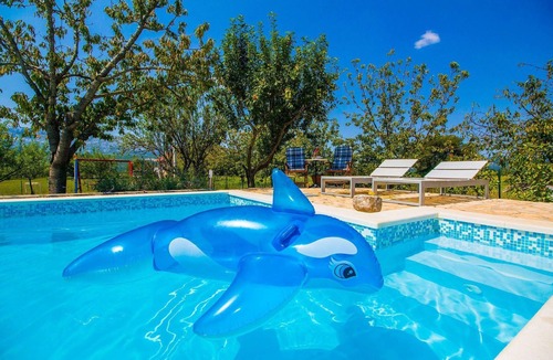 Krusvar House | Romantisches Haus in Krušvar mit privatem Pool by Interhome