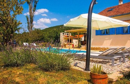 Krusvar House | Romantisches Haus in Krušvar mit privatem Pool by Interhome