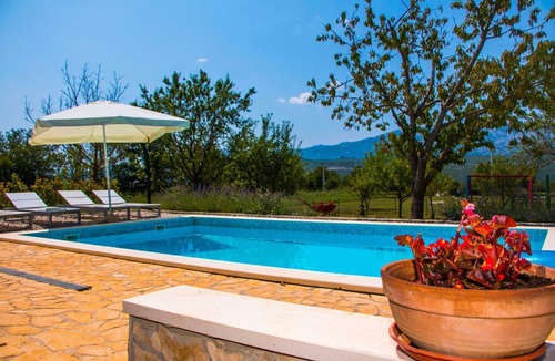 Krusvar House | Romantisches Haus in Krušvar mit privatem Pool by Interhome