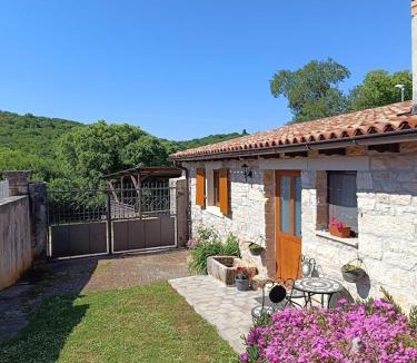Kanfanar House | Room Zonti