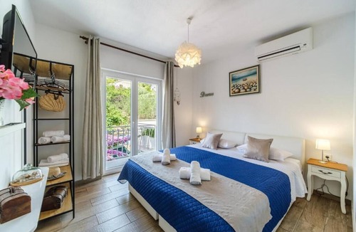 Cove Makarac (Milna) House | Rooms Ana