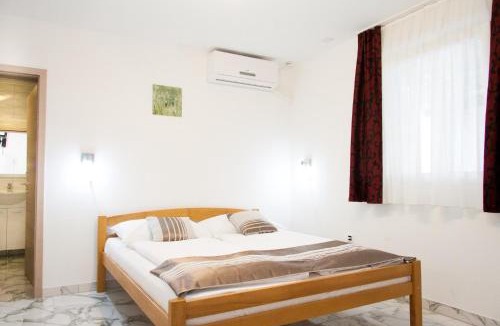 Velika Gorica House | Rooms Garden Zagreb Airport