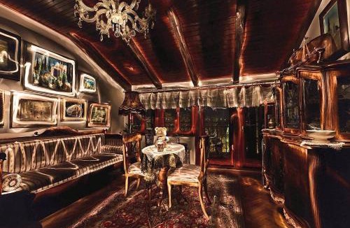 Split Apartment | Royal Antique Apartment