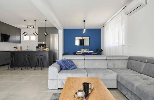 Kastel Novi House | Royal blue house is new modern villa 5 min from the beach!