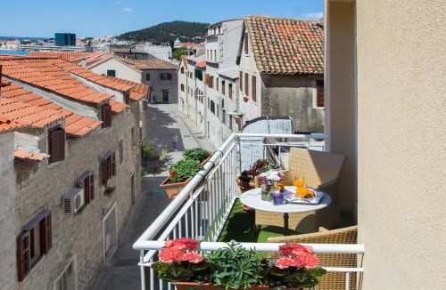 Split Bed & Breakfast | Royal Suites