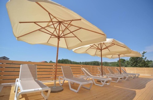 Sveti Filip i Jakov Apartment | Rubinić A2, 200m to the beach, indoor heated pool, 4 people, free WiFi, parking