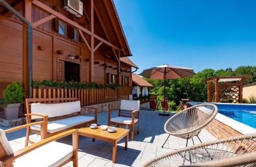 Kravarsko House | Rustic Cottage With Heated Pool - Happy Rentals