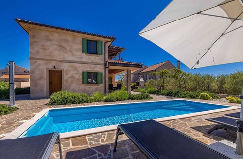 Milohnici House | Rustic Villa BELLAMARE with pool