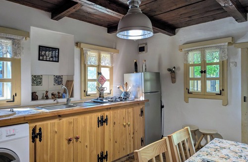 Praid Cottage | Rustic village cottage in sought after salt region!