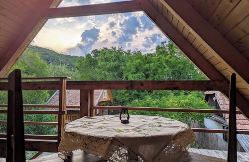 Praid Cottage | Rustic village cottage in sought after salt region!