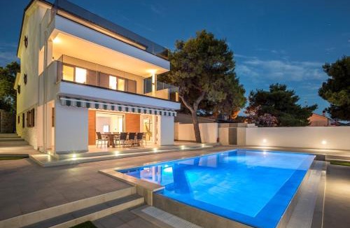 Razanj Villa | Sailor house villa near Trogir, private pool