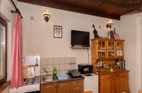 Donja Stubica House | San Vinogradara - One Bedroom Holiday Home with Hot Tube