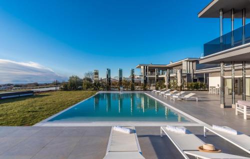 Kastelir Villa | Sara
