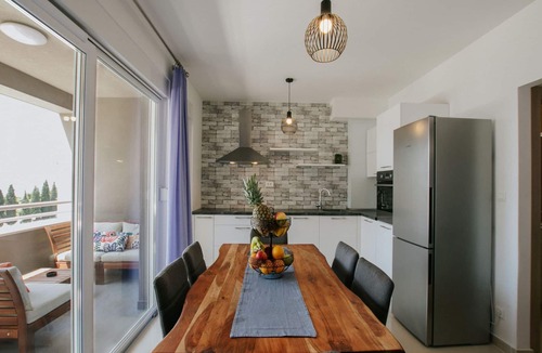 Seget Donji Apartment | Scenic Sea View Apartment Trogir