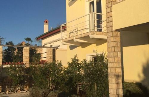 Novigrad Apartment | Schöne Ferienwohnung mit Balkon am Meer by Interhome