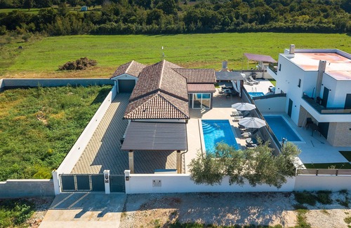 Sisan Villa | Schöne Villa „Miracle“ mit privatem Pool
