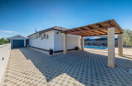 Sisan Villa | Schöne Villa „Miracle“ mit privatem Pool