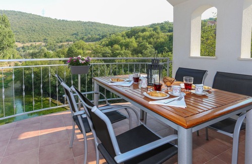 Trilj House | Schönes Ferienhaus in Grab mit Privatparkplatz und Bergblick by Interhome