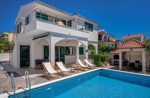 Sevid Villa | Sea Flower Beachfront Villa