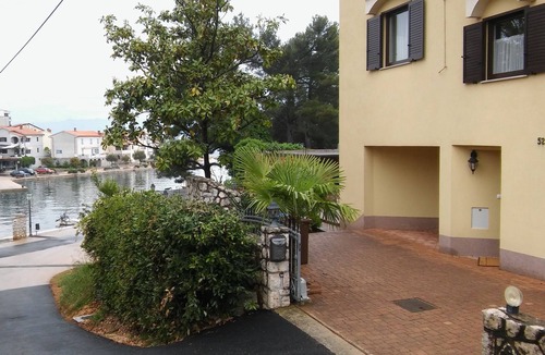 Porat Villa | Sea side Villa with swimming pool