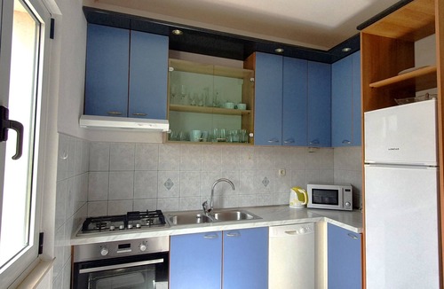Cove Basina (Jelsa) Apartment | Sea View 2-Bedroom Apartment with Terrace & Garden – Bol, Island Brač