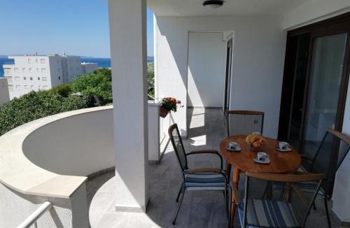 Znjan Apartment | Sea view Apartment Reno w/garage