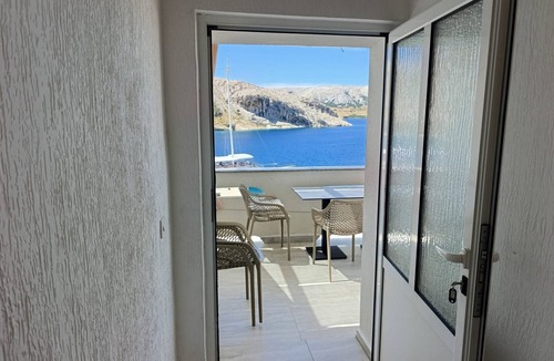 Metajna Apartment | Seafront apartment Valla 5