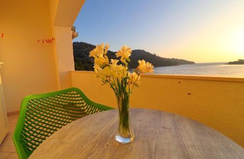 Skrivena Luka Apartment | Seafront Apartments Anthony